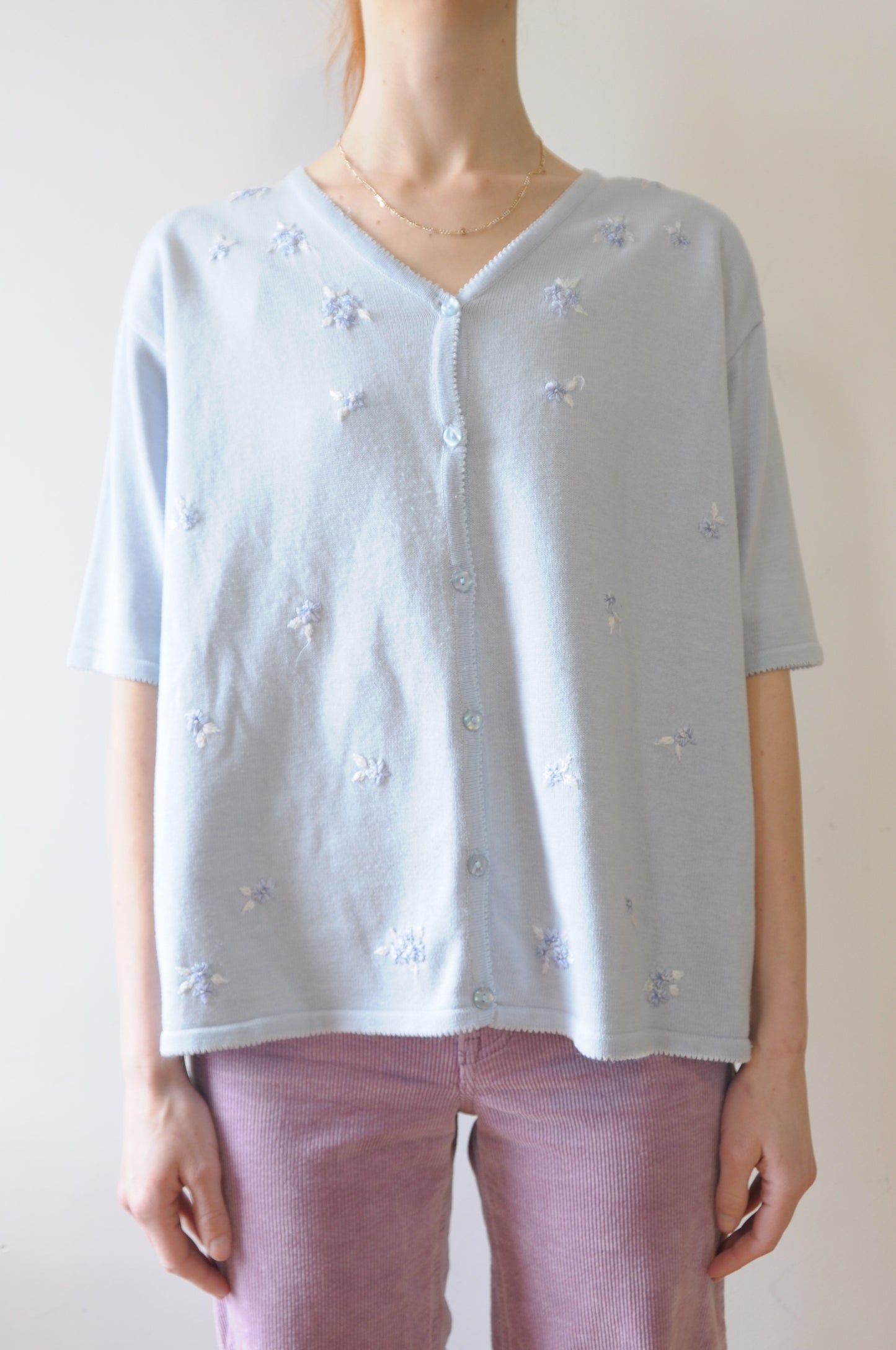 Manche courte broderies de fleurs