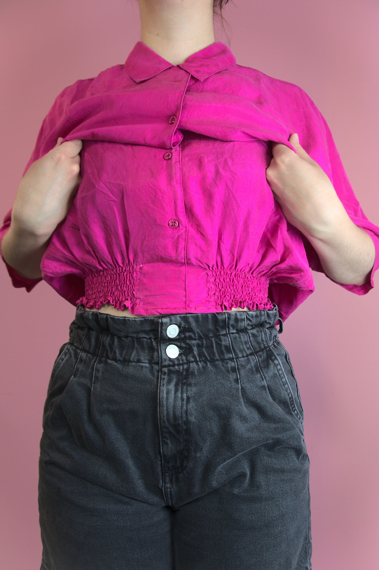 Chandail à boutons fuchsia en soie