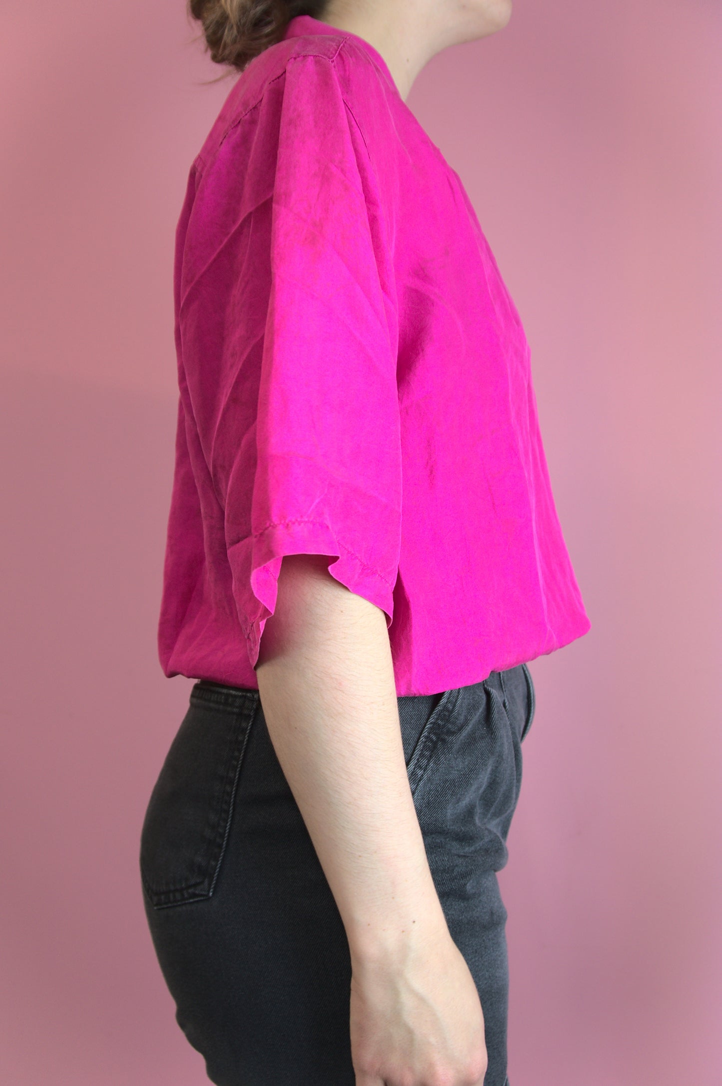 Chandail à boutons fuchsia en soie