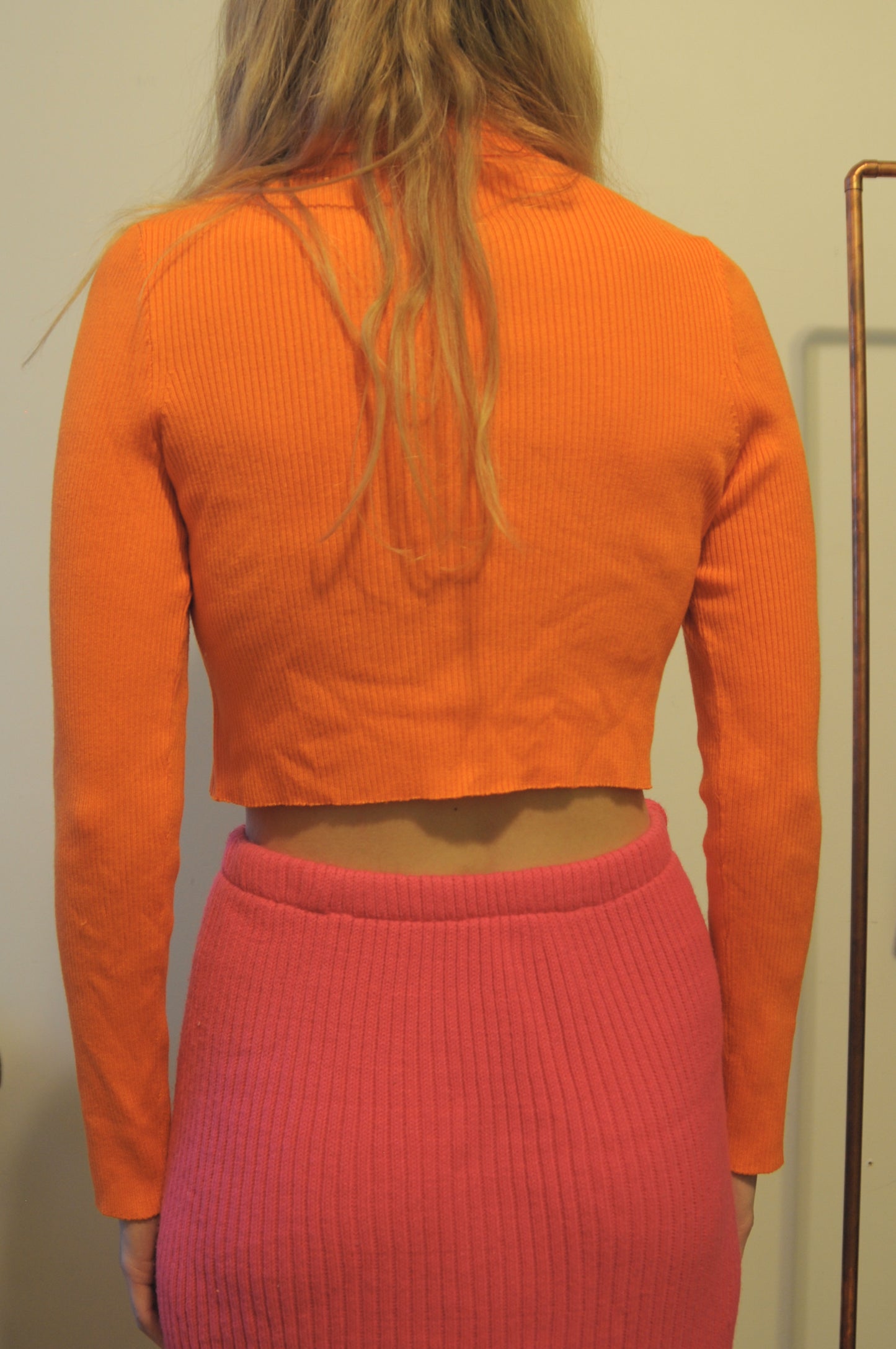 Col roulé orange neon