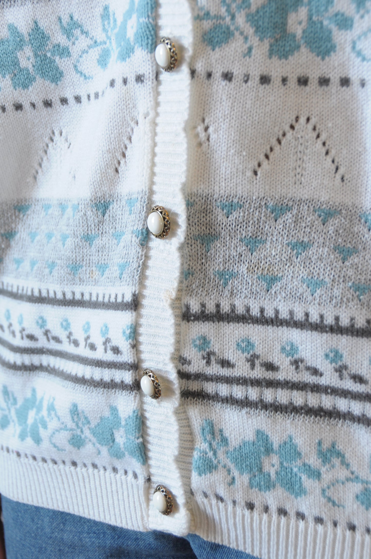 Cardigan mignon fleuri